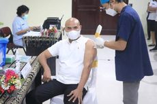 Disuntik Vaksin AstraZeneca, Gubernur NTT: Kita Harap Desember Tidak Lagi Pakai Masker