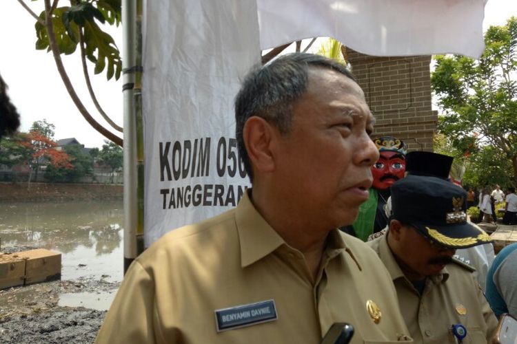 Wakil Wali Kota Tangerang Selatan Benyamin Davnie menyebutkan sidementasi lumpur yang tinggi berada di Situ Parigi, Pondok Aren, Tangerang Selatan. Karena itu dalam proses normalisasi dengan cara pengerukkan ditargetkan mencapai 12 ribu ton.  