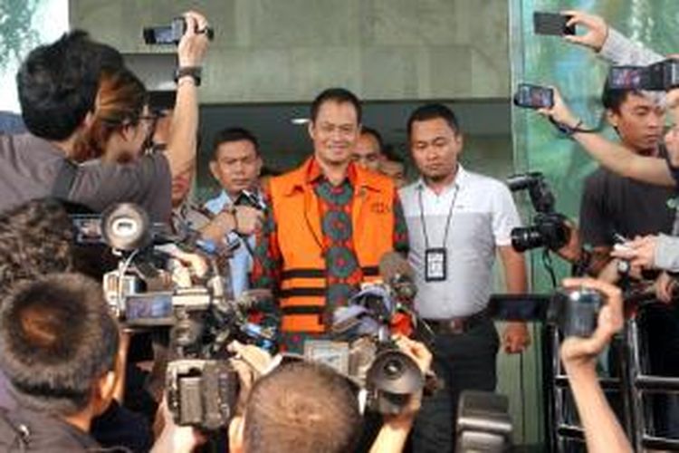 Muhtar Ependy, pengusaha yang disebut-sebut sebagai operator suap mantan Ketua Mahkamah Konstitusi Akil Mochtar, ditahan Komisi Pemberantasan Korupsi (KPK), Senin (21/7/2014). Muhtar ditahan terkait dugaan suap pengurusan sengketa pilkada di MK dan memberikan keterangan palsu dalam persidangan.