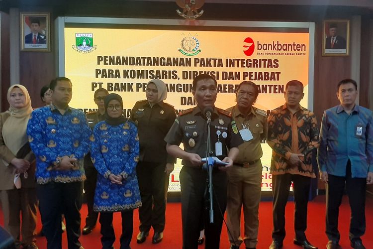 Kepala Kejati Banten Leonrad Eben Ezer Simanjuntak menyebut pihaknya menerima 43 SKK dari Bank Banten untuk selesaikan kredit macet Rp 261 Miliar