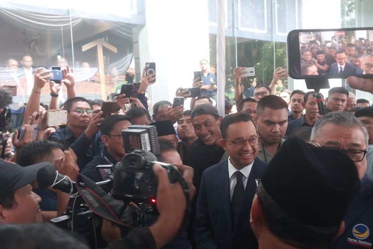Bakal calon presiden (capres) dari Koalisi Perubahan Anies Baswedan, tiba di Kantor DPP Nasdem Tower pada acara HUT ke-12 Partai Nasdem, Gondangdia, Jakarta Pusat, Sabtu (11/11/2023).
