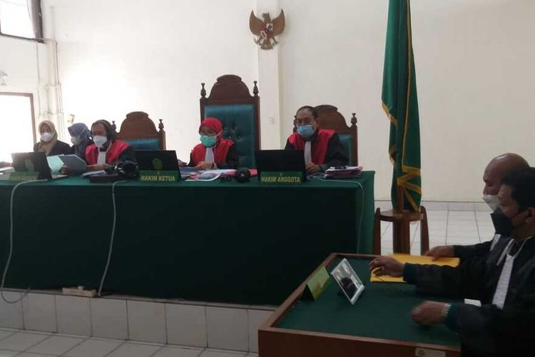 Sidang kasus pencabulan dengan terdakwa dosen Unsri berinisial A yang digelar secara tertutup di Pengadilan Negeri Palembang, Kamis (17/2/2022).