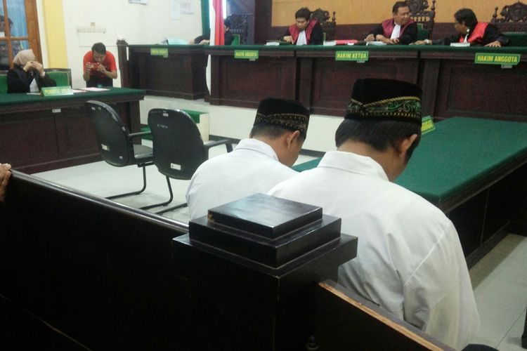 Suasana menjelang sidang kasus pembunuhan yang menyeret dua terdakwa pembunuh dan pembakar mayat di Pengadilan Negeri Mojokerto, Kamis (10/10/2019)