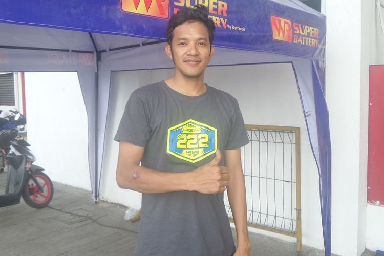 Pebalap Yamaha Racing Indonesia, Rey Ratukore, berpose di paddock Sirkuit Sentul, Kabupaten Bogor, Jumat (19/5/2017).