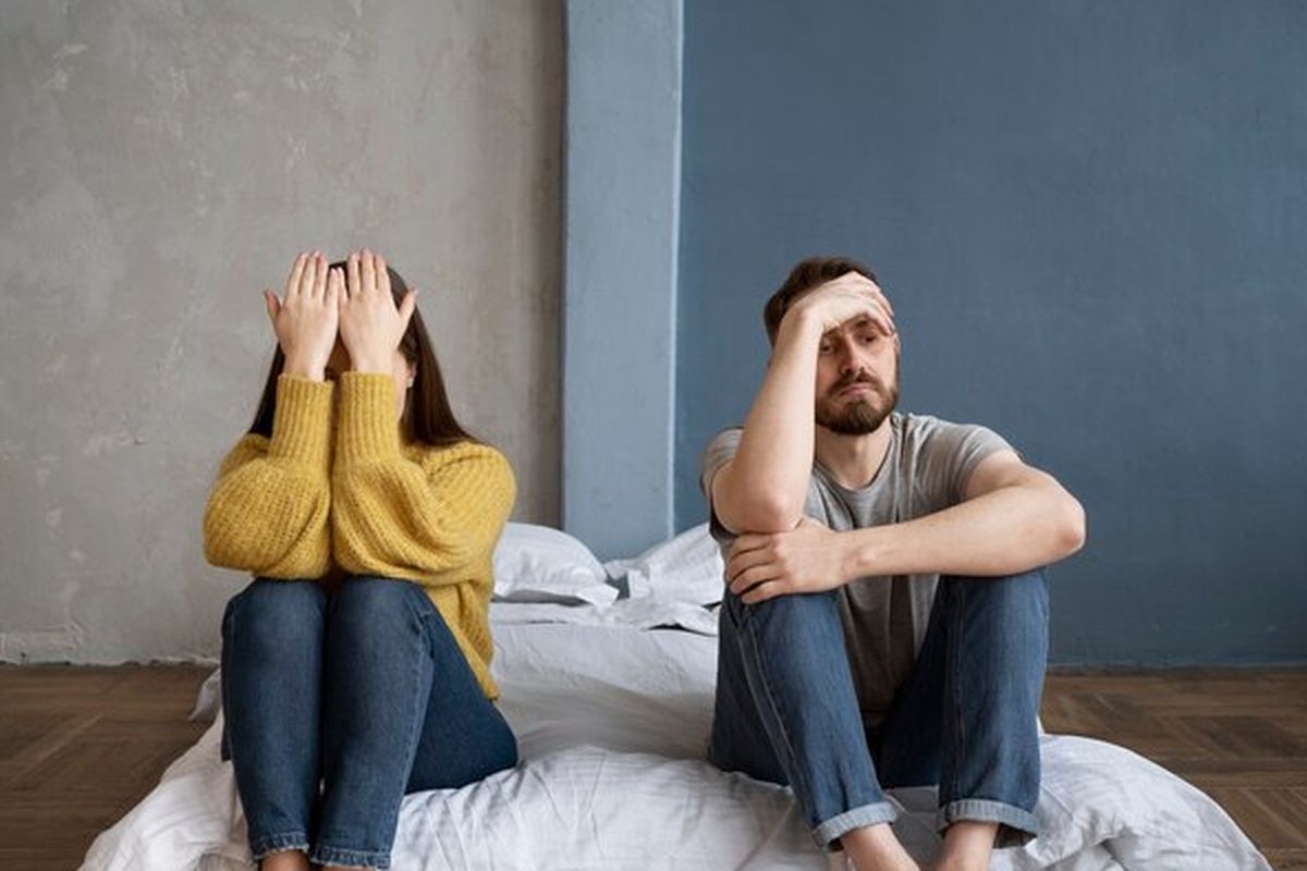 Ilustrasi masalah dalam percintaan. Lagu Mardua Holong merupakan lagu cinta bernuansa sedih yang bermakna tentang sebuah kekecewaan dalam hubungan.
