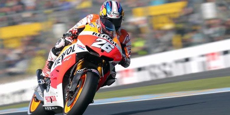 Pebalap MotoGP, Dani Pedrosa, memacu RCV pada sesi latihan bebas GP Perancis di sirkuit Le Mans, Sabtu (18/5/2013).