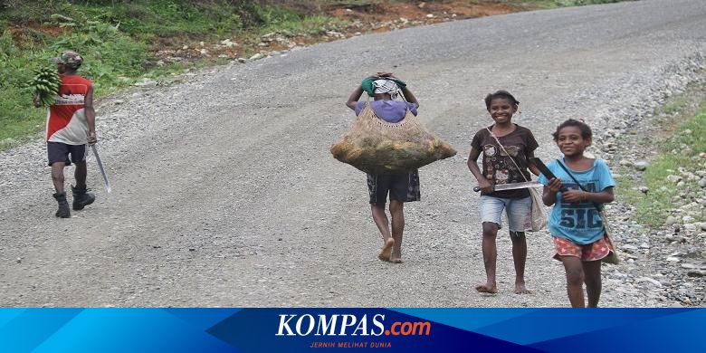 Cerita di Balik Sulitnya Membangun Jalan Trans-Papua