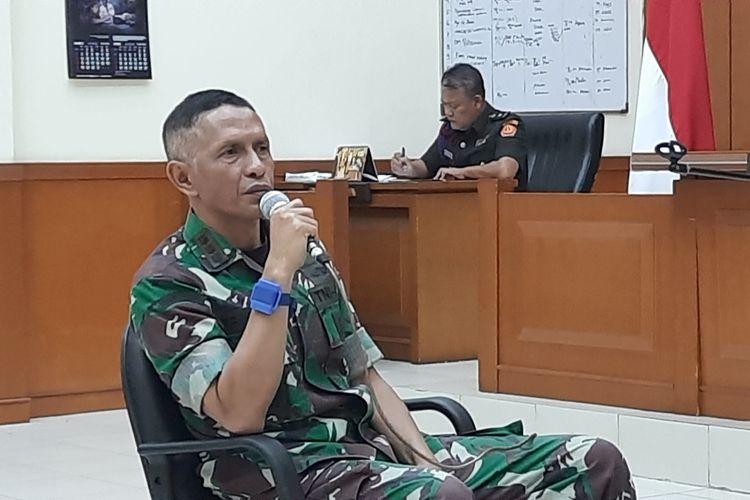 Terdakwa kasus penabrakan sejoli Handi Saputra (17) dan Salsabila (14) di Nagreg, Kolonel Inf Priyanto, dalam sidang di Pengadilan Militer Tinggi II, Cakung, Jakarta Timur, Kamis (7/4/2022).