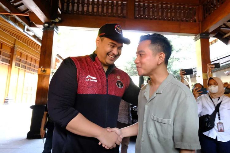 Menteri Pemuda dan Olahraga, Dito Ariotedjo, melakukan pertemuan dengan Wali Kota Solo Gibran Rakabuming Raka di Balai Kota, pada Senin (8/5/2023).