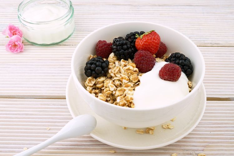 Pilihan menu sarapan yang tepat dapat menjaga kesehatan usus Anda. Oatmeal adalah salah satu makanan pilih yang baik untuk usus Anda. 