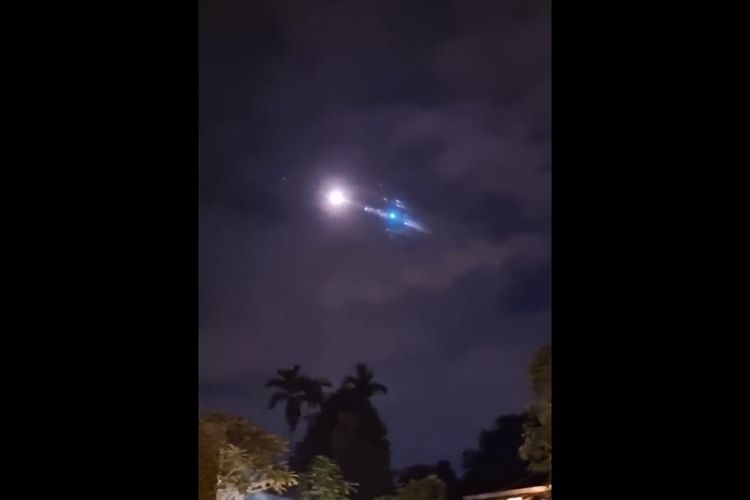 Tangkapan layar video viral benda langit bersinar melintas di Malaysia