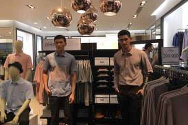 Kemeja Z-Shirts Koleksi terbaru dari Minimal Men, Grand Indonesia, Rabu (27/7/2016)