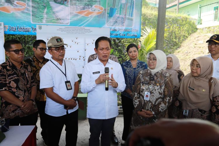 Menteri Lingkungan Hidup merangkap Kepala Badan Pengendalian Lingkungan Hidup (BPLH)  Hanif Faisol Nurofiq