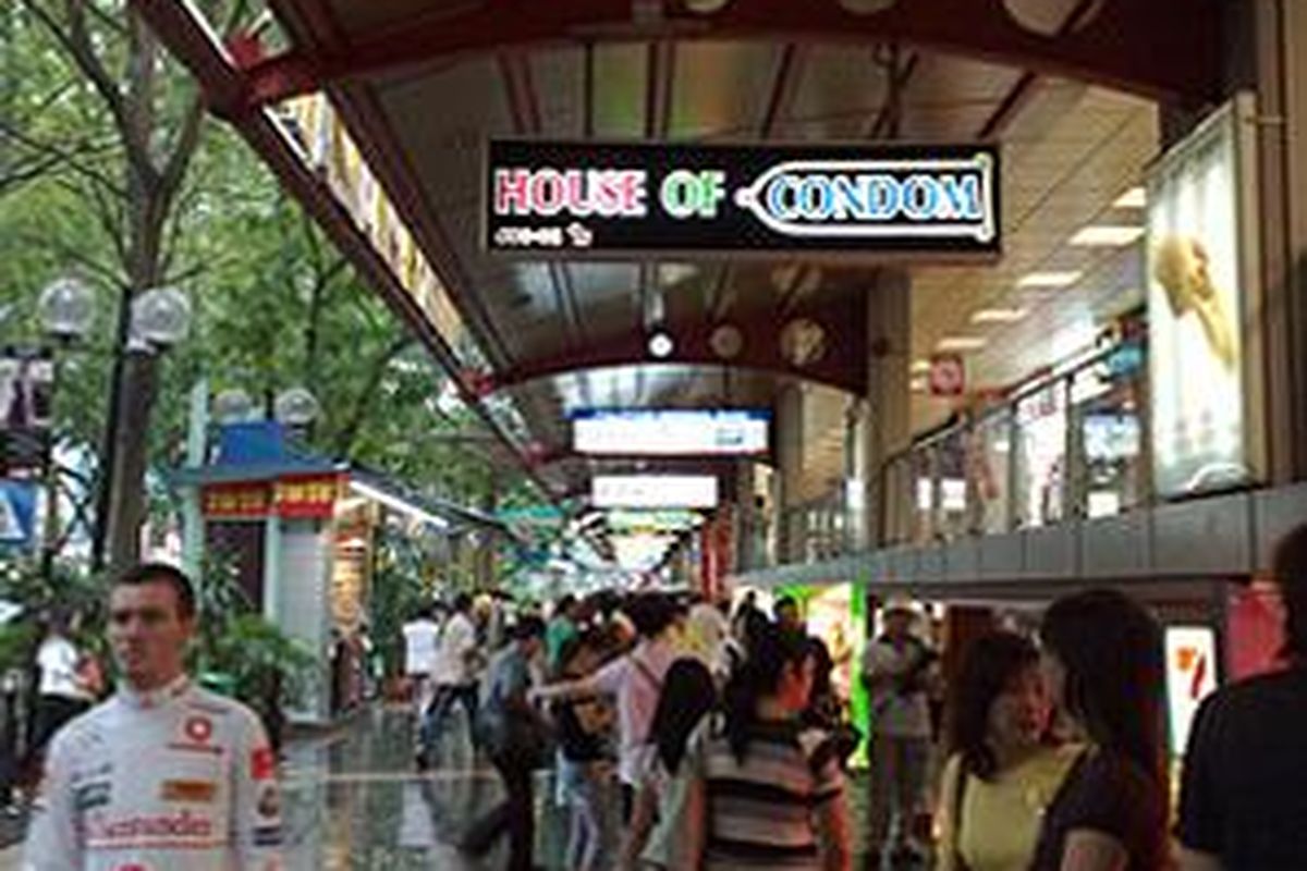 Suasana Orchard Road di Musim Great Singapore Sale 2008.