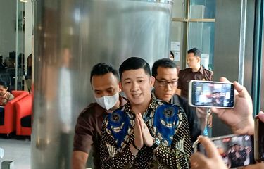 Asisten Pribadi Wamenkumham Melenggang Pulang Usai Diperiksa KPK ...