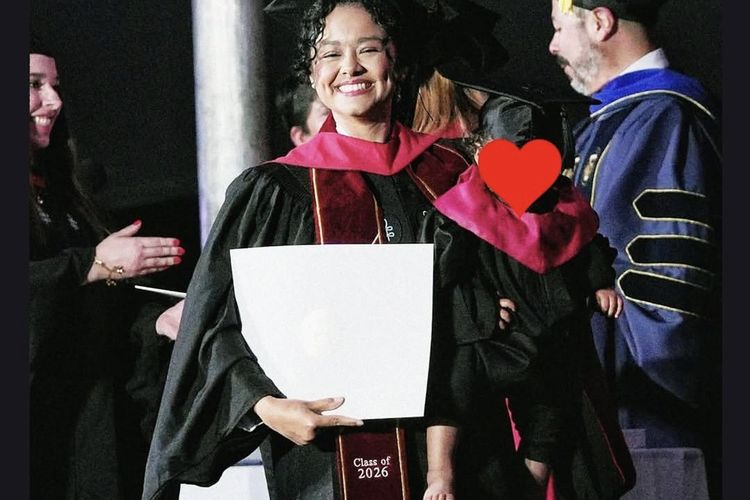 Anak Anies Baswedan Lulus S2 Harvard, Terima Ijazah Sambil Gendong Anak