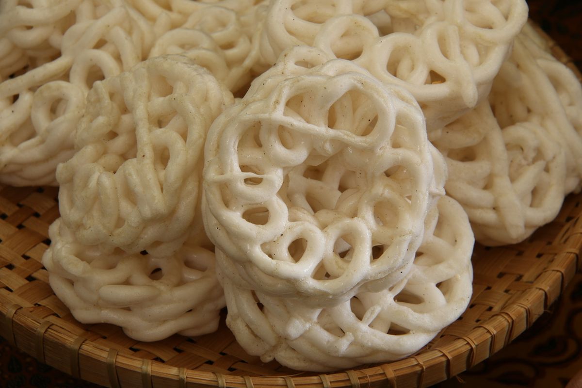 Krupuk adalah salah satu sumber lemak trans. Lemak trans termasuk lemak yang berbahaya. Konsumsi lemak meningkatkan berbagai masalah kesehatan, meliputi penyakit kardiovaskular, diabetes, dan kanker. 