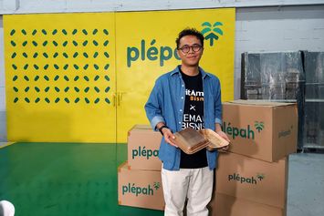 Olah Pelepah Pinang, Rengkuh Banyu Berhasil Ciptakan Pembungkus Makanan Ramah Lingkungan