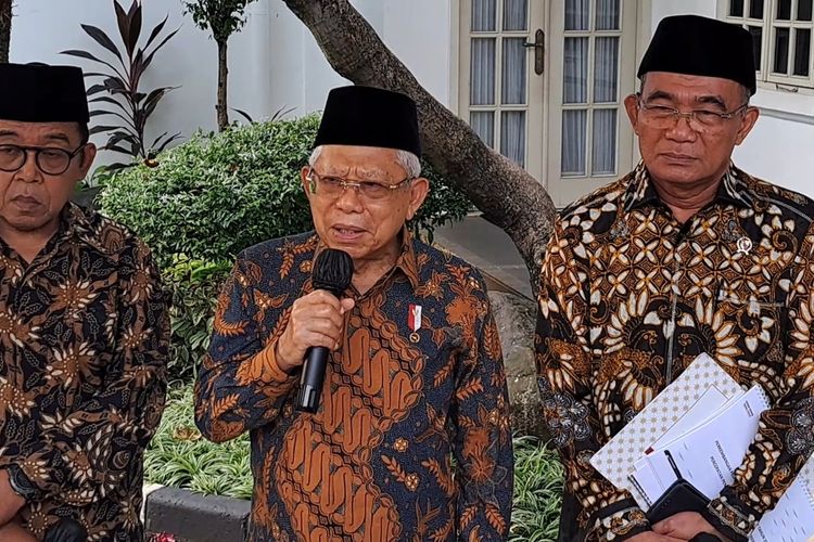 Wakil Presiden Ma'ruf Amin memberikan keterangan pers di Istana Wakil Presiden, Jakarta, Rabu (24/5/2023).