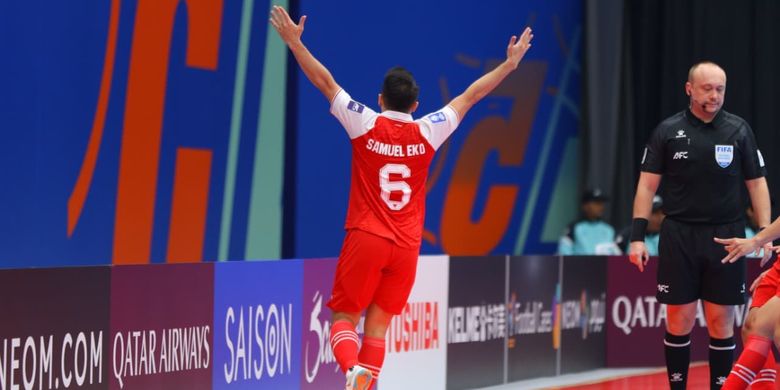 Pemain Timnas Futsal Indonesia, Samuel Eko, membawa timnya memimpin atas Jepang di semifinal Piala Asia Futsal 2026, Kamis (5/2/2026).
