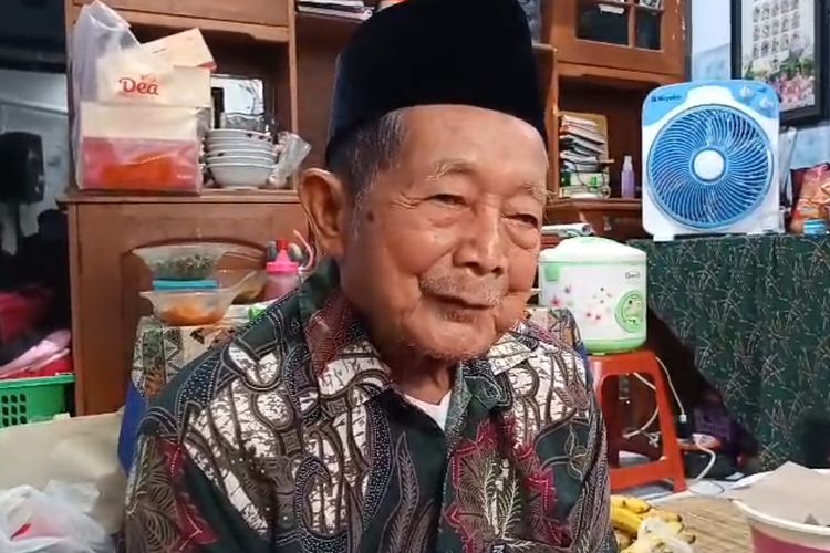 Calon jemaah haji (CJH) tertua dari Kota Malang tahun 2025 bernama Sastro Wasiyo.