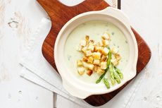 Resep Sup Asparagus Keju, Santap Saat Cuaca Dingin