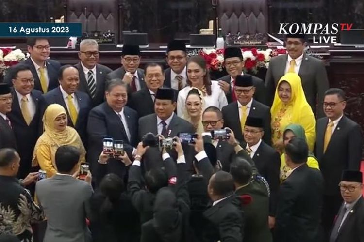Ketua Umum Partai Gerindra Prabowo Subianto dan Ketua Umum Partai Golkar Airlangga Hartarto kompak menghadiri Sidang Tahunan MPR 2023 di Gedung Kura-kura Kompleks Parlemen, Senayan, Jakarta, Rabu (16/8/2023).