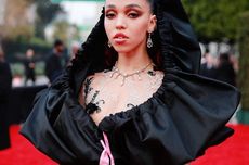 FKA Twigs Tuduh Shia LaBeouf Salah Gunakan Proses Hukum untuk Persidangan Kekerasan Seksual