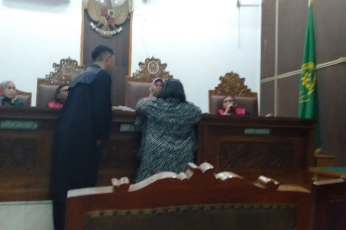 Nunung saat bersaksi di Pengadilan Negeri Jakarta, Senin (13/1/2020)