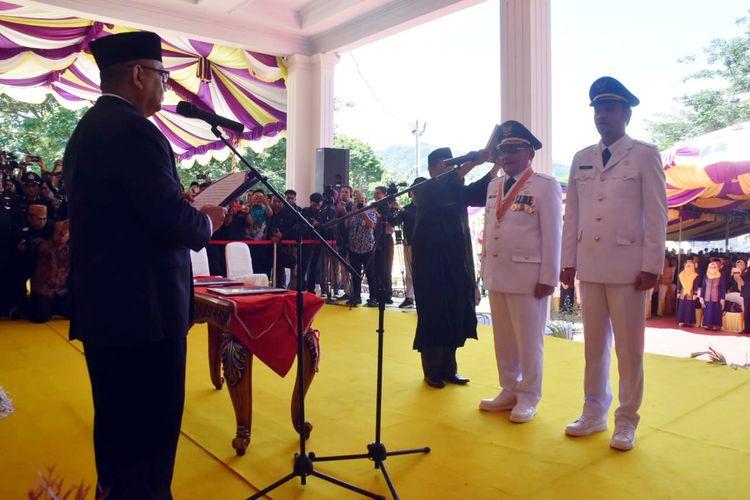 Pasangan Marten Taha dan Ryan Kono Dilantik Gubernur Gorontalo Rusli Habibie Sebagai Wali Kota dan Wakil Wali Kota Gorontalo