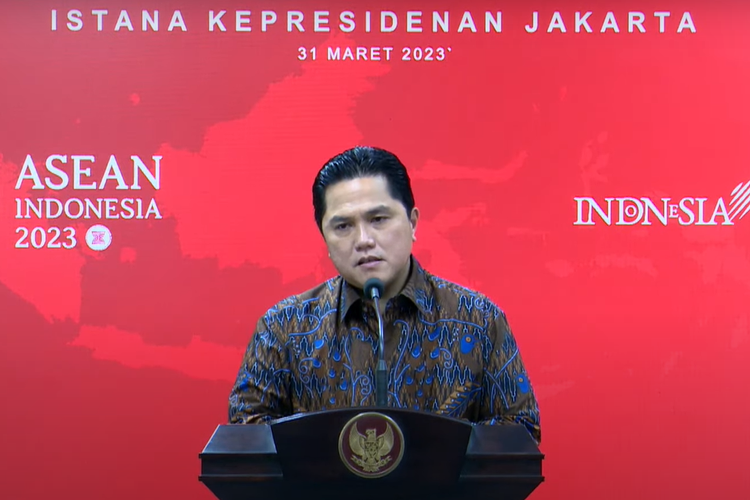 Ketua Umum PSSI Erick Thohir memberikan keterangan terkait Piala Dunia U2) 2023 di Kantor Presiden, Jumat (31/3/2023).