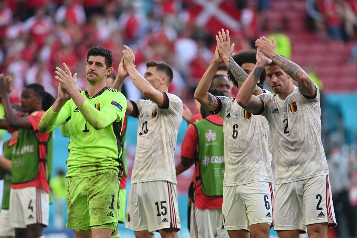 Para pemain timnas Belgia merayakan kemenangan setelah pertandingan Denmark vs Belgia di fase grup Euro 2020 di Stadion Parken, Kopenhagen, Kamis (17/6/2021) malam WIB. 