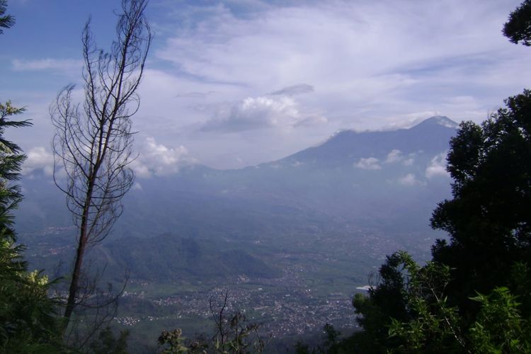 View Gunung Arjuno Welirang dari Puncak Panderman saat 2013