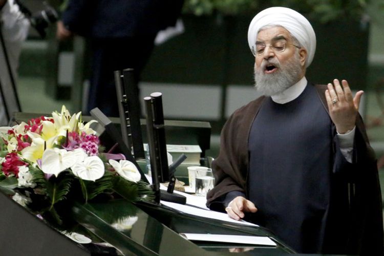 Presiden Iran Hassan Rouhani saat menyampaikan pidatonya di hadapan Parlemen, di Teheran, Selasa (15/8/2017).  