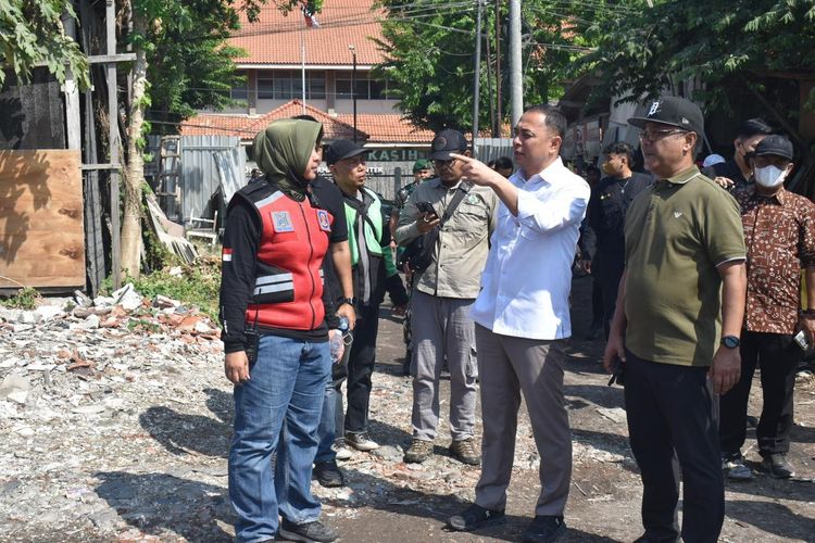 Eri Cahyadi Hentikan Pemilahan Sampah Ilegal di Keputih Surabaya