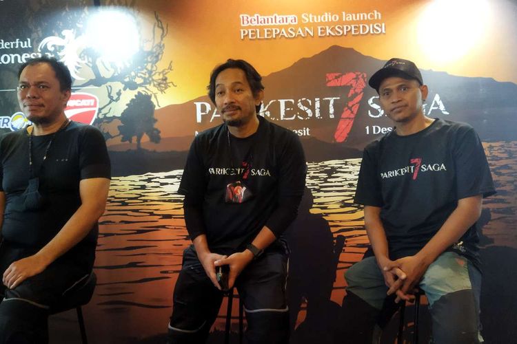 Musisi Makki Parikesit (tengah) dalam jumpa pers Ekspedisi Parikesit 7 Saga di kawasan Antasari, Jakarta Selatan, Rabu (1/12/2021).