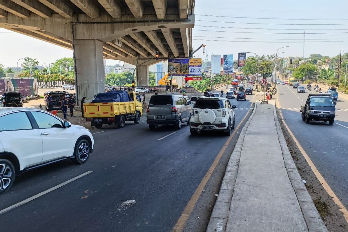 Kondisi terkini Jalan Alternatif Cibubur, Jatisampurna, Kota Bekasi, Selasa (19/7/2022).