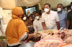 Tinjau Stok Minyak Goreng di Pasar Surabaya, Mendag: Distribusi Harus Cepat dan Masif