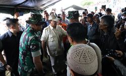 Kunjungi Posko Erupsi Marapi, Prabowo Apresiasi Prajurit TNI