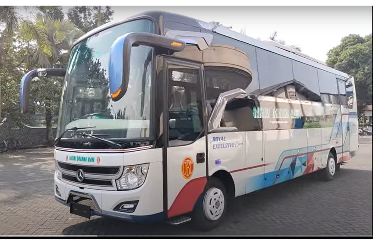 Medium bus baru milik PO Safari Dharma Raya