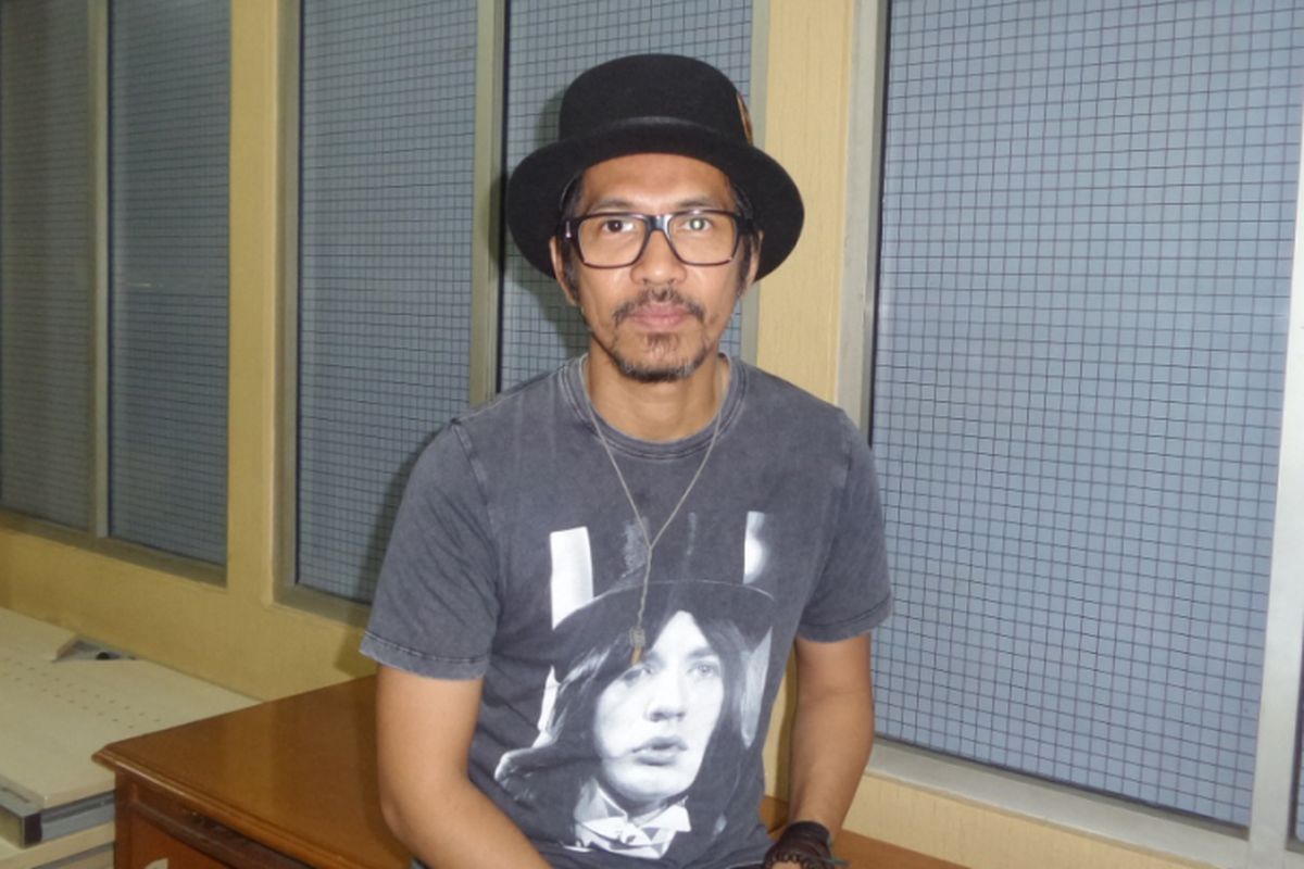 Ridho Slank diabadikan di gedung Kemendikbud, Jakarta Selatan, Senin (5/6/2017) sore.