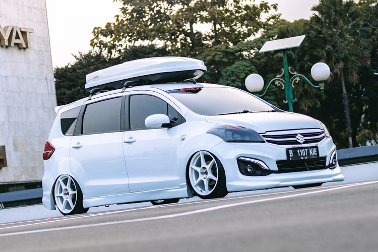 Modifikasi Suzuki Ertiga bergaya Racing Stance