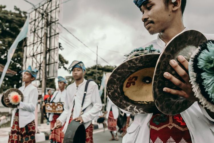 Festival Pesona Bau Nyale digelar di Pantai Tanjung Aan, Lombok Tengah, Nusa Tenggara Barat (NTB), Jumat (14/2/2020). 