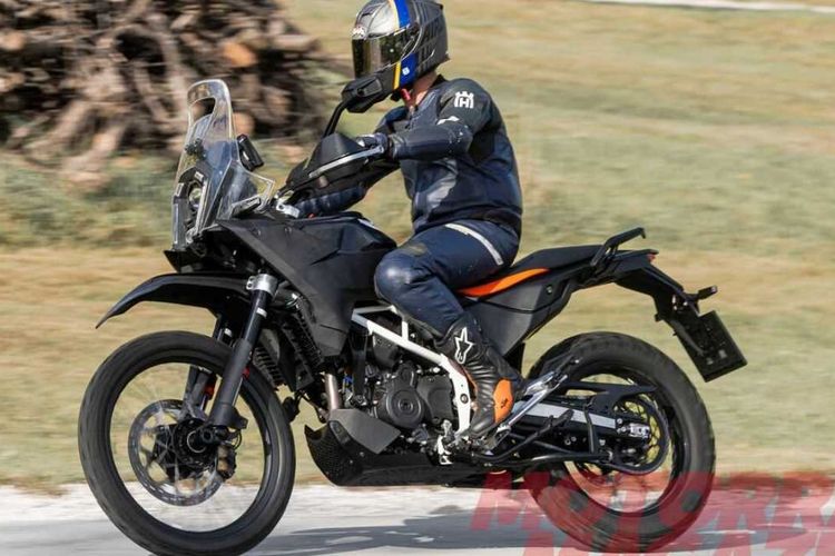 KTM Adventure 390 sedang dites