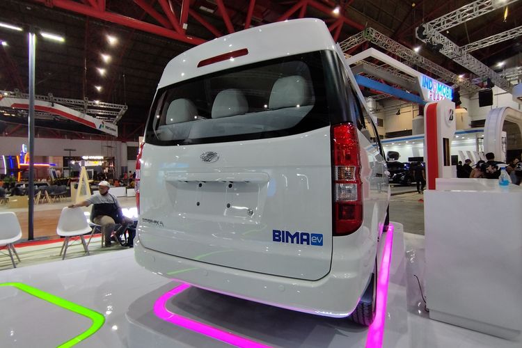 Minibus Esemka di IIMS 2023