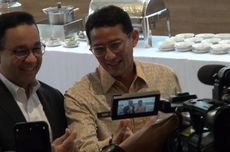 Anies-Sandiaga Bertemu di Acara Perindo, Beri "Love Sign" dan Saling Rangkul