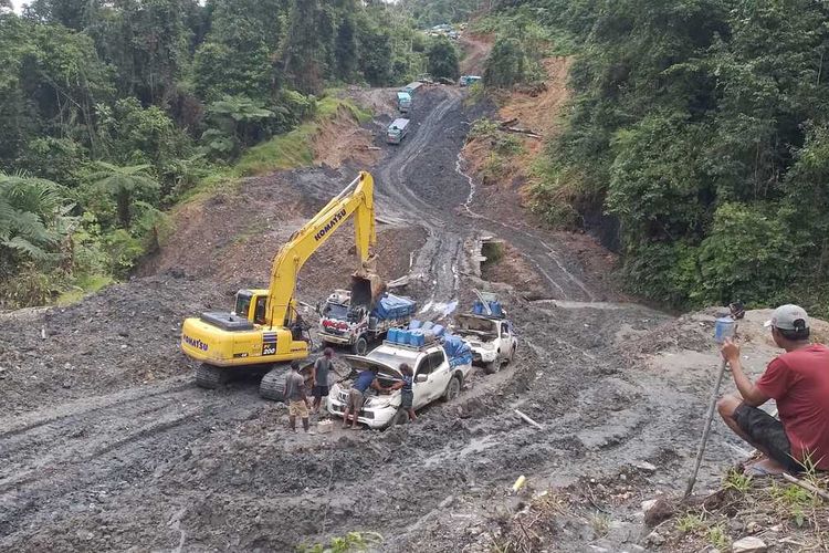 Kondisi salah satu ruas jalan Trans Papua yang menghubungkan Jayapura-Jayawijaya, Yalimo, Papua Pegunungan