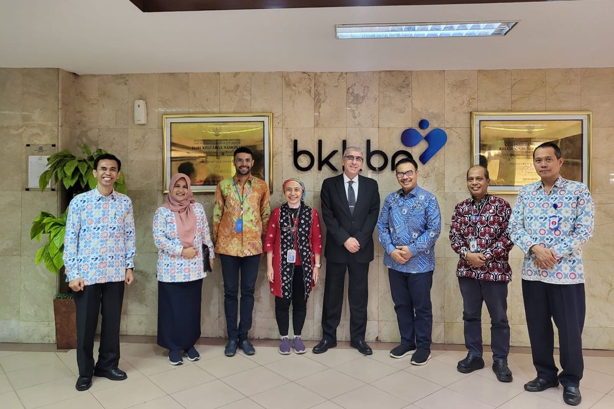 Badan Kependudukan dan keluarga Berencana Nasional (BKKBN) menerima audiens Country Representative United Nations Population Fund (UNFPA) untuk Indonesia, Hasan Mohtashami bersama jajarannya di ruang Sekretariat Stunting di kantor BKKBN Pusat di Jakarta Timur, Selasa (5/12/2023). 