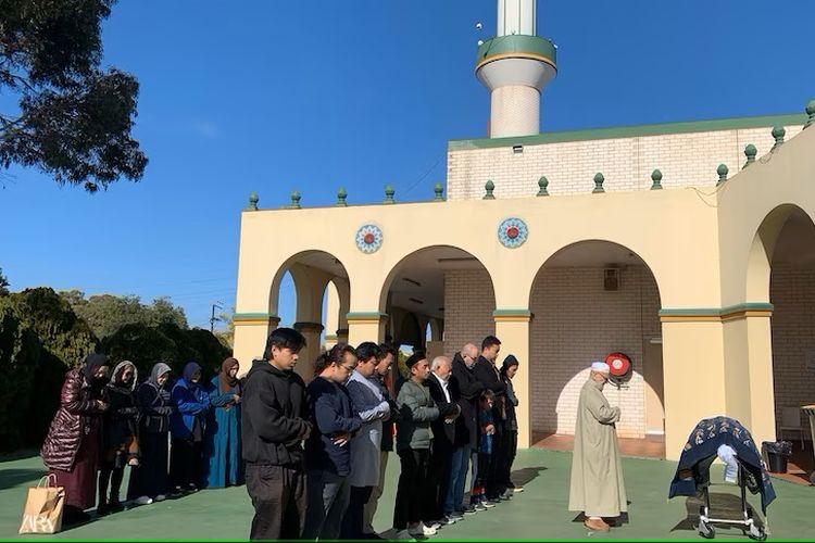 Prosesi shalat jenazah Mitha yang berlangsung di Masjid Al Khalil, AdelaIde.