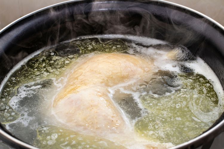 5 cara merebus ayam hasil empuk